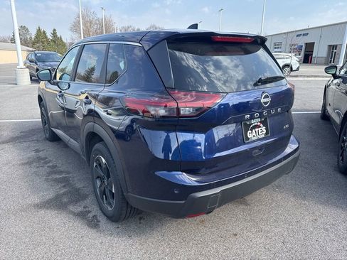 Used 2025 Nissan Rogue SV image 3