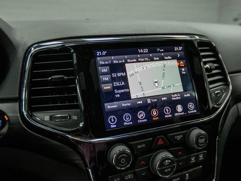 Used 2019 Jeep Grand Cherokee Altitude image 17