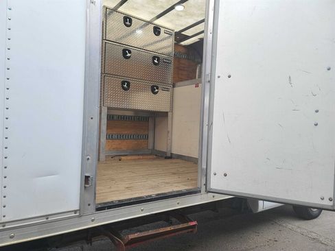 Used 2018 Chevrolet Express 4500 Extended w/ Driver Convenience Package image 30