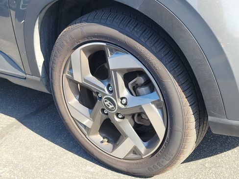 Used 2024 Hyundai Venue SEL FWD image 4