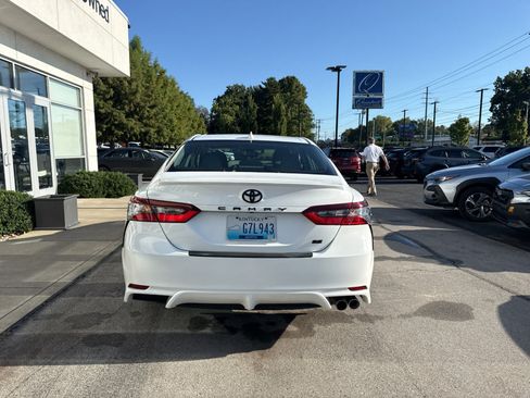 Used 2023 Toyota Camry SE w/ Convenience Package FWD image 4