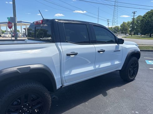 Used 2025 Chevrolet Colorado Trail Boss w/ Midnight Edition AWD/4WD image 8