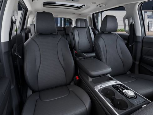 New 2025 Kia Carnival SX Prestige FWD image 18