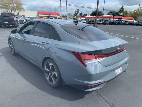 Used 2023 Hyundai Elantra SEL w/ Convenience Package image 2