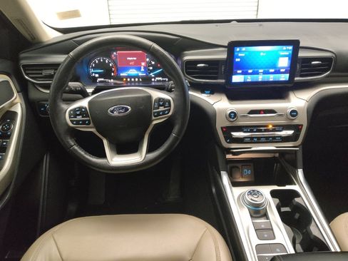 Used 2022 Ford Explorer XLT w/ Equipment Group 202A image 22