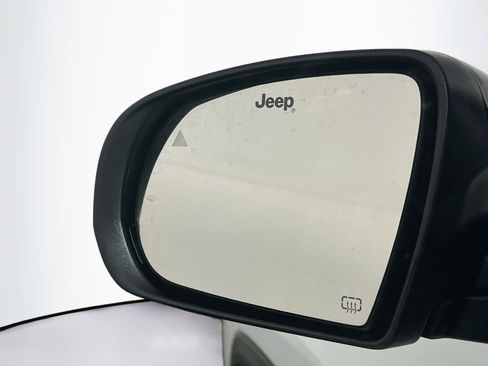 Used 2025 Jeep Compass Limited AWD/4WD image 16