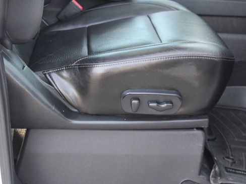 Used 2013 Nissan Titan SL w/ Moonroof Pkg image 20