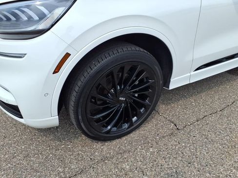Used 2023 Lincoln Aviator Reserve w/ Jet Package AWD/4WD image 4