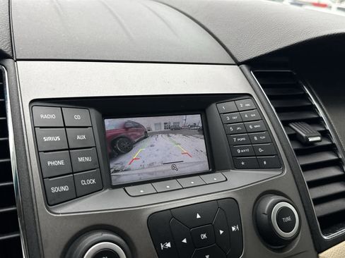 Used 2017 Ford Taurus SE image 18