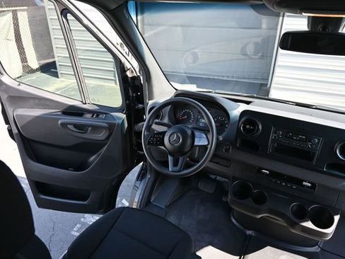 Used 2019 Mercedes-Benz Sprinter 2500 image 40