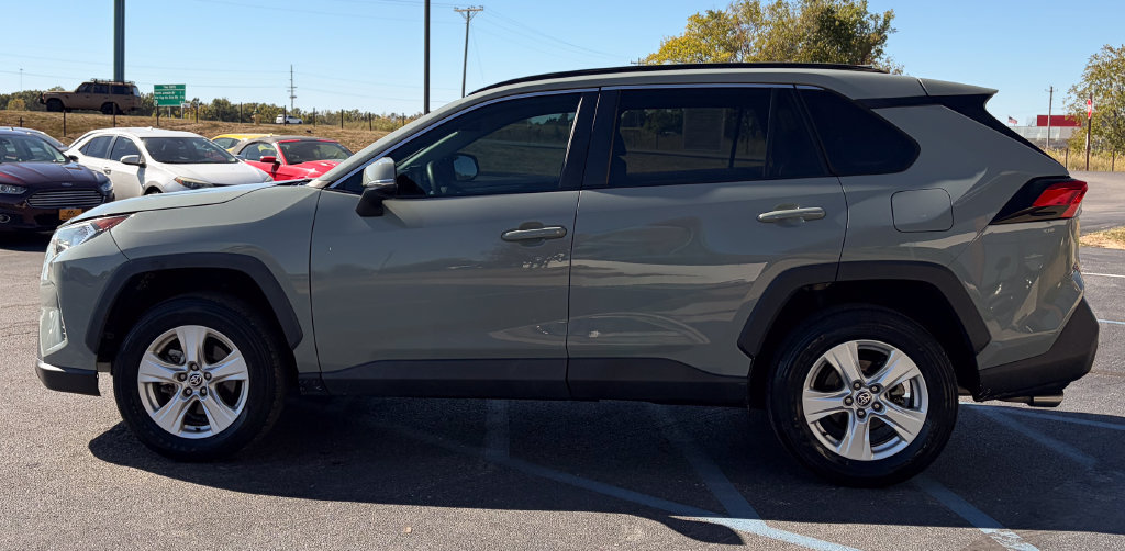 Used 2021 Toyota RAV4 XLE FWD image 17