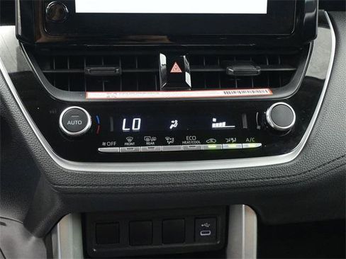 Certified 2025 Toyota Corolla Cross LE image 3