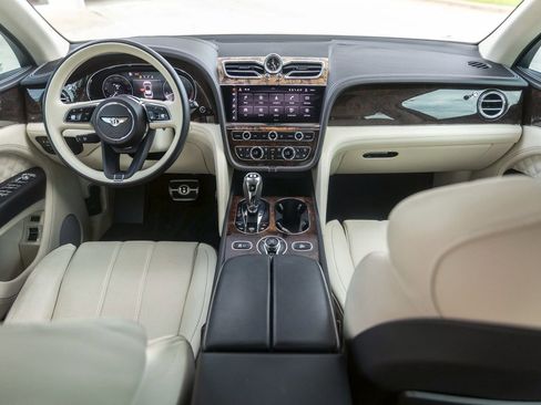 Used 2021 Bentley Bentayga AWD/4WD image 46