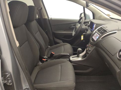 Used 2015 Chevrolet Trax LT w/ LT Sun and Sound Package AWD/4WD image 21