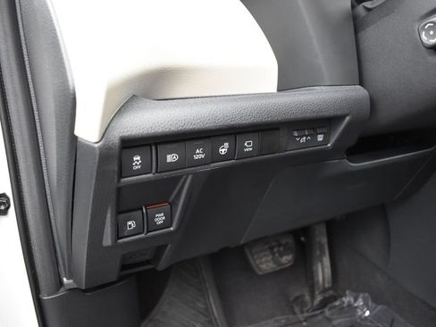 Used 2021 Toyota Sienna Platinum image 9