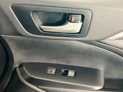 Used 2019 Toyota Highlander SE image 31