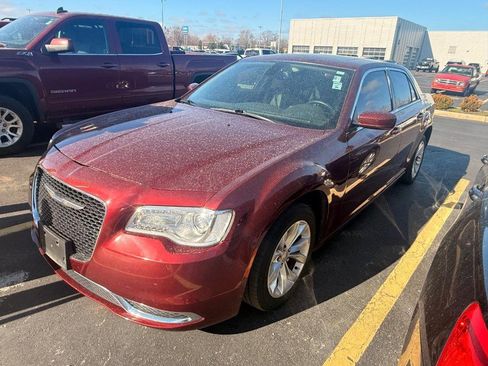 Used 2016 Chrysler 300 Limited image 2