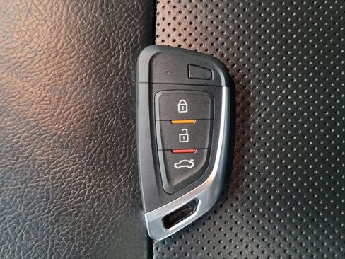 Used 2018 Jeep Compass Limited image 32