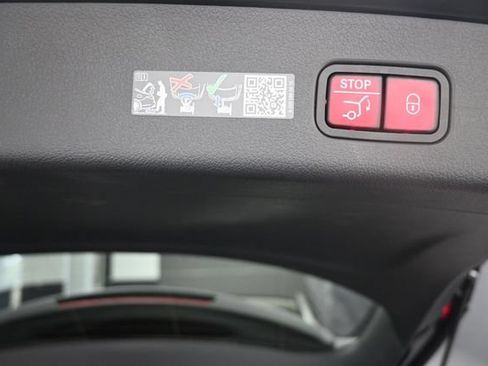 Used 2026 Mercedes-Benz GLC 300 image 27