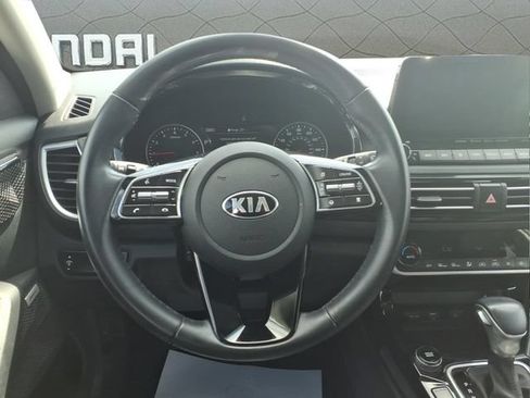 Used 2021 Kia Seltos SX w/ SX Sunroof Package AWD/4WD image 18