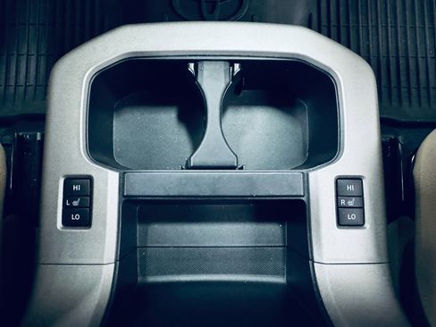 Used 2020 Toyota Sequoia Platinum image 38