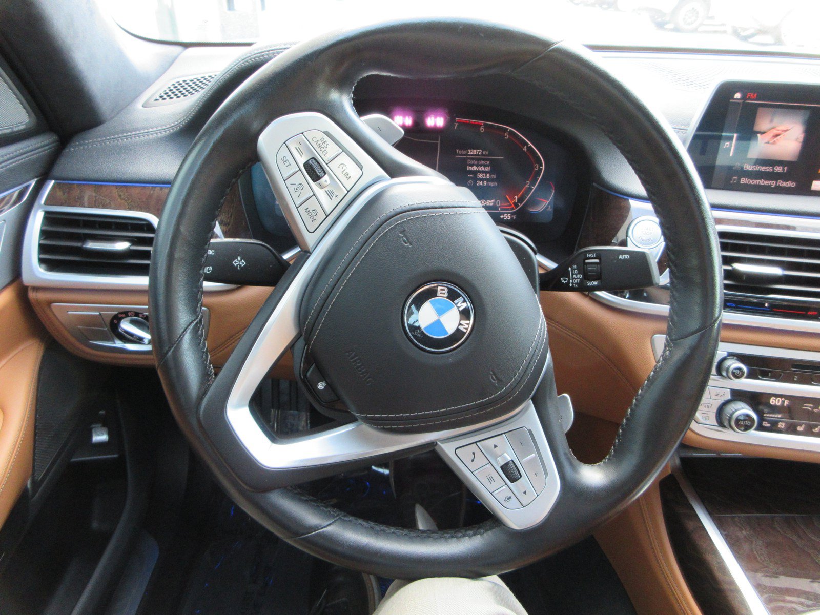 Used 2020 BMW 750i xDrive w/ Interior Design Package AWD/4WD image 37