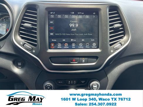 Used 2022 Jeep Cherokee Trailhawk w/ Premium Leather Package AWD/4WD image 31