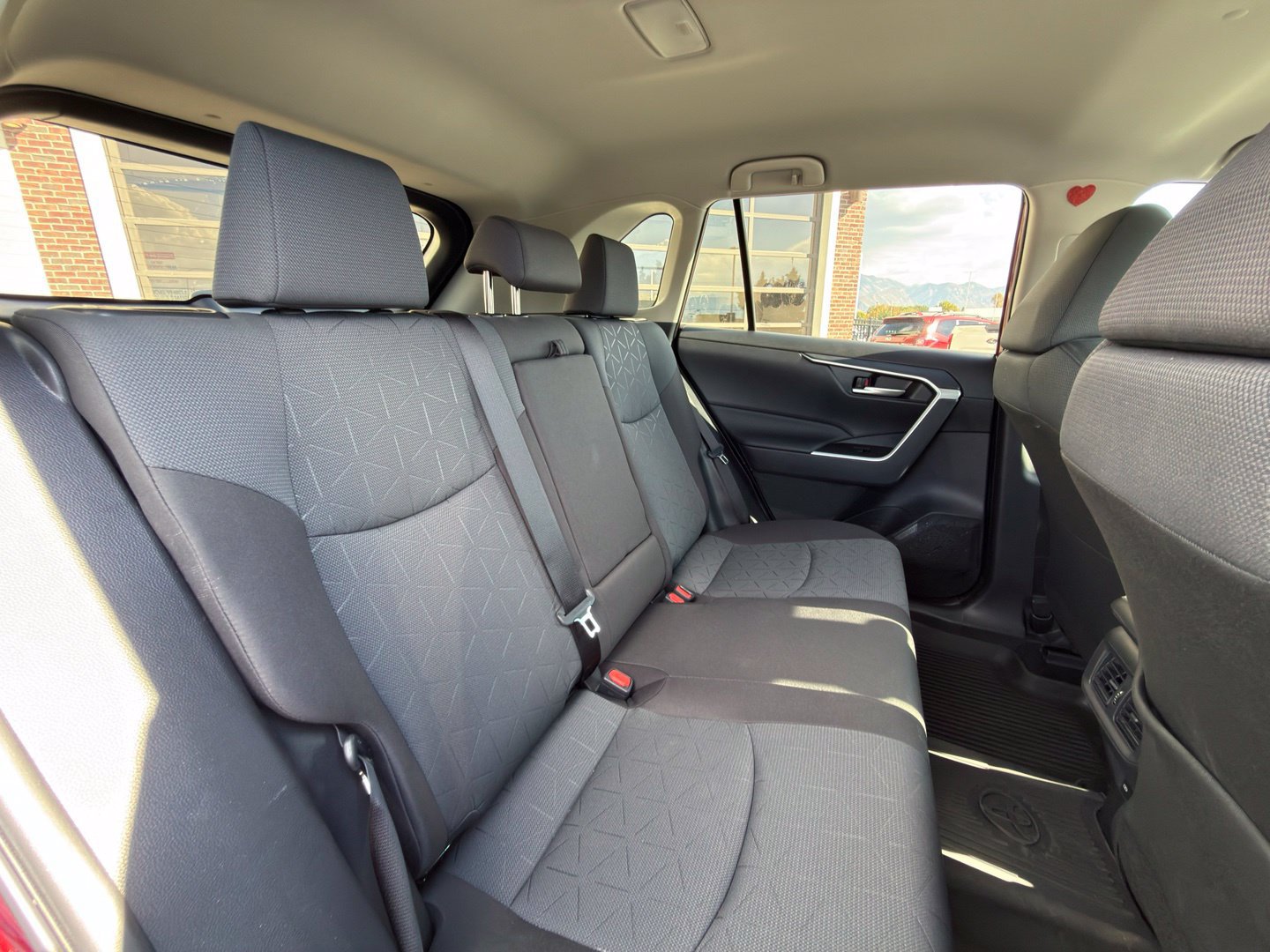 Used 2025 Toyota RAV4 XLE FWD image 32