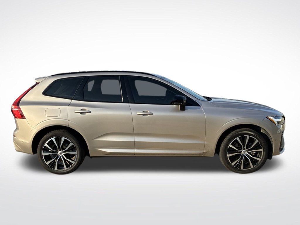 Used 2025 Volvo XC60 B5 Plus w/ Protection Package AWD/4WD image 16