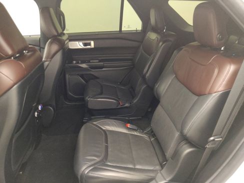 Used 2020 Ford Explorer Platinum w/ Premium Technology Package image 18