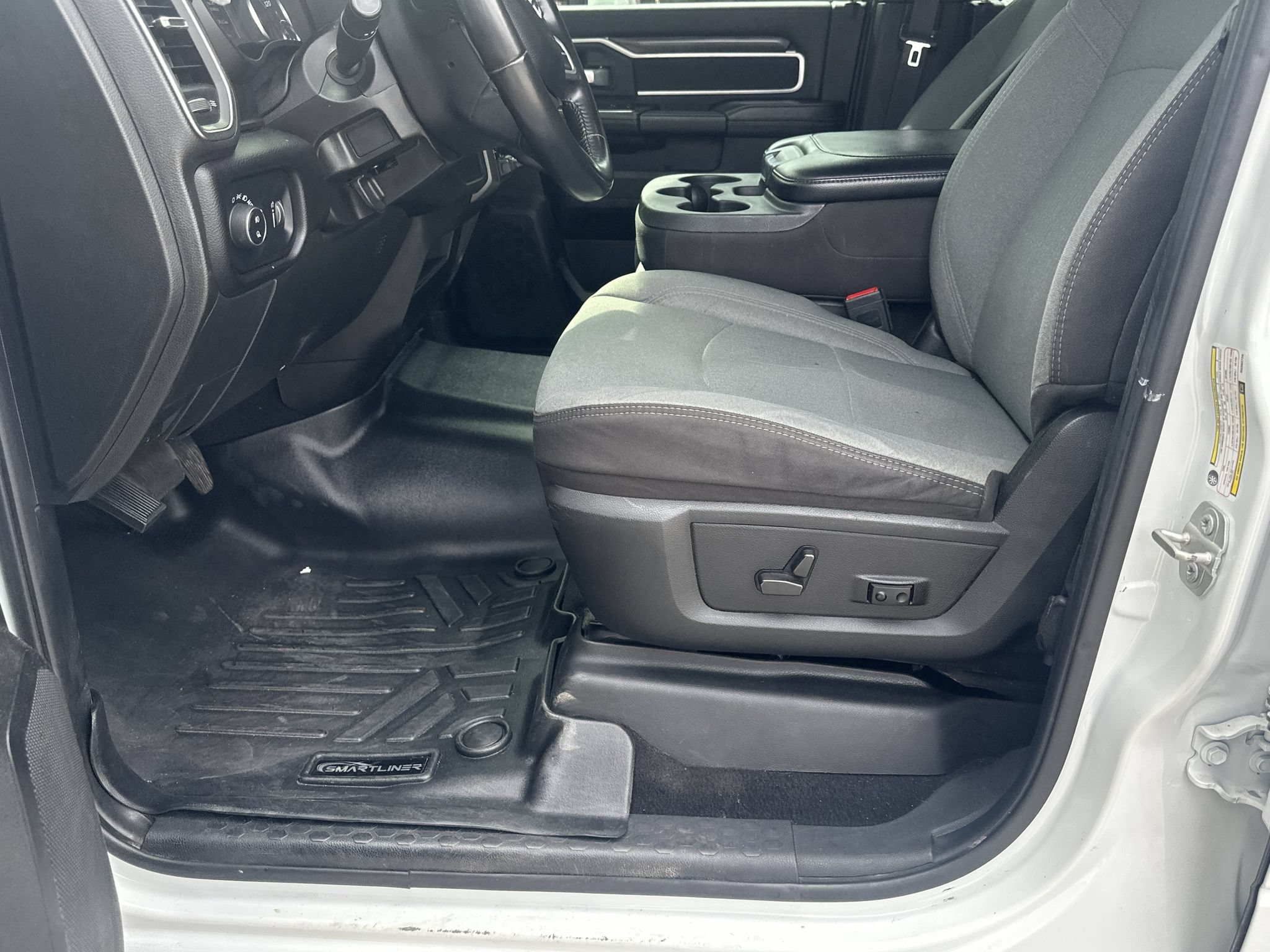 Used 2024 RAM 2500 Big Horn AWD/4WD image 2