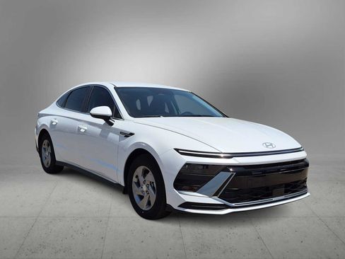 New 2026 Hyundai Sonata SE FWD image 2