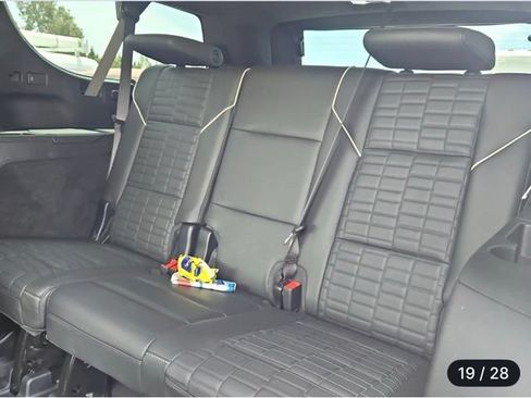 Used 2025 Cadillac Escalade ESV V w/ LPO, ONYX Package AWD/4WD image 9