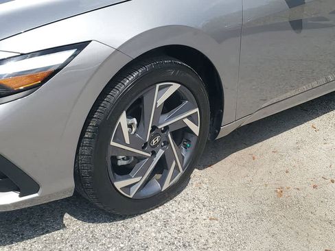 Used 2025 Hyundai Elantra Sport image 5