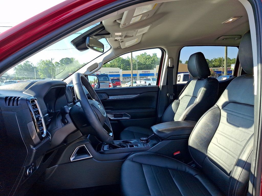 Used 2025 Ford Ranger Lariat w/ FX4 Off-Road Package AWD/4WD image 12