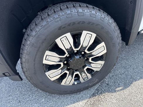 New 2026 GMC Sierra 3500 Denali w/ Denali Reserve Package AWD/4WD image 11
