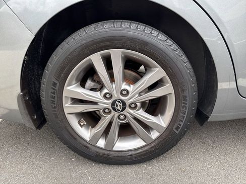 Used 2018 Hyundai Elantra SEL image 9