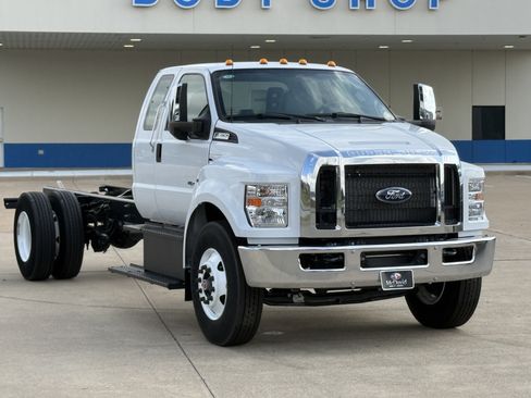 New 2026 Ford F650 2WD SuperCab Super Duty image 9