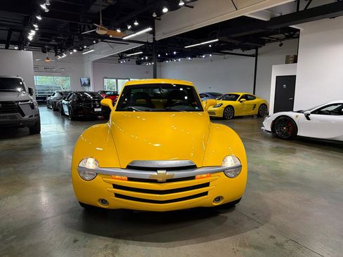 Used 2004 Chevrolet SSR w/ Preferred Equipment Group RWD image 13