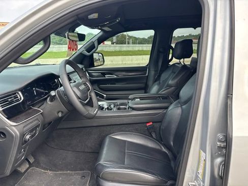 Used 2023 Jeep Wagoneer 4WD w/ Premium Group I image 7
