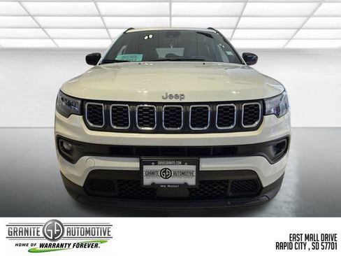 Used 2024 Jeep Compass Latitude AWD/4WD image 9