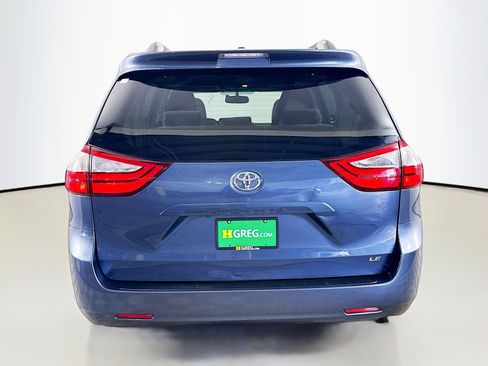 Used 2017 Toyota Sienna LE FWD image 8