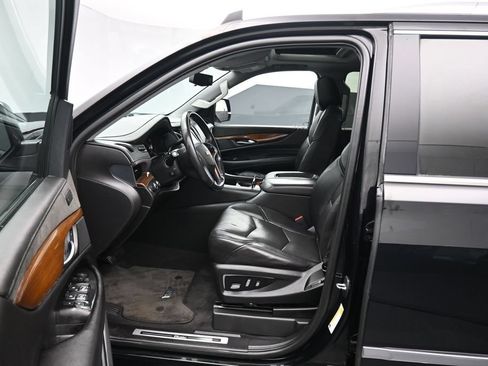 Used 2020 Cadillac Escalade Luxury w/ LPO, Radiant Package AWD/4WD image 12