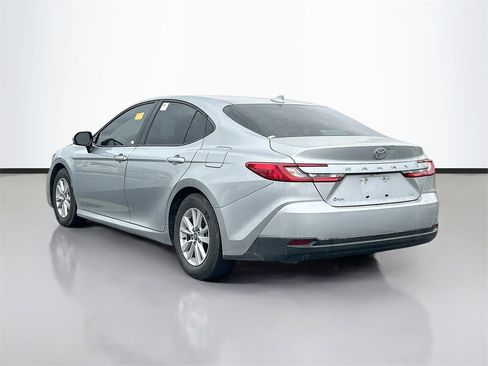 Used 2025 Toyota Camry LE image 5