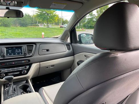 Used 2017 Kia Sedona LX w/ LX Essentials Premium Package FWD image 26