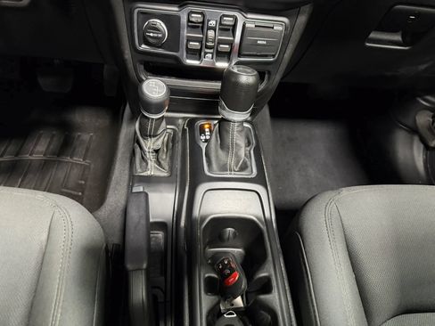 Used 2020 Jeep Wrangler Unlimited Sahara w/ Uconnect 4C Nav & Sound Group AWD/4WD image 52