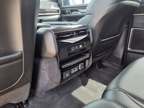 Used 2024 Jeep Wagoneer 4WD image 21