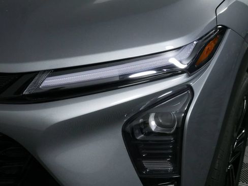 Used 2025 Chevrolet Trax ACTIV w/ Sunroof Package FWD image 14