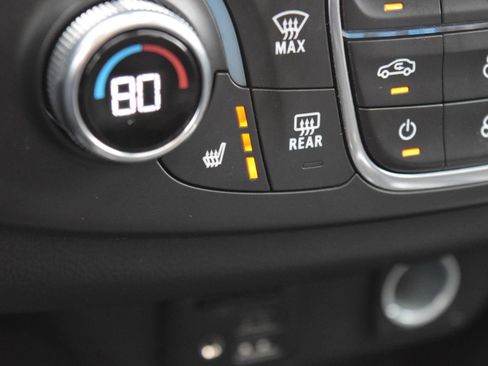 Used 2021 Chevrolet Traverse LT w/ LT Premium Package image 34