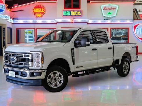 Used 2025 Ford F350 XLT image 2